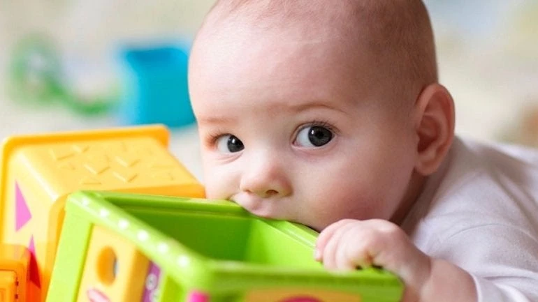 Πώς θα σώσετε το παιδί σας που πνίγεται – Το βίντεο που πρέπει να δουν όλοι οι γονείς